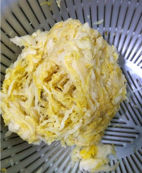 东北酸菜炒五花肉步骤1