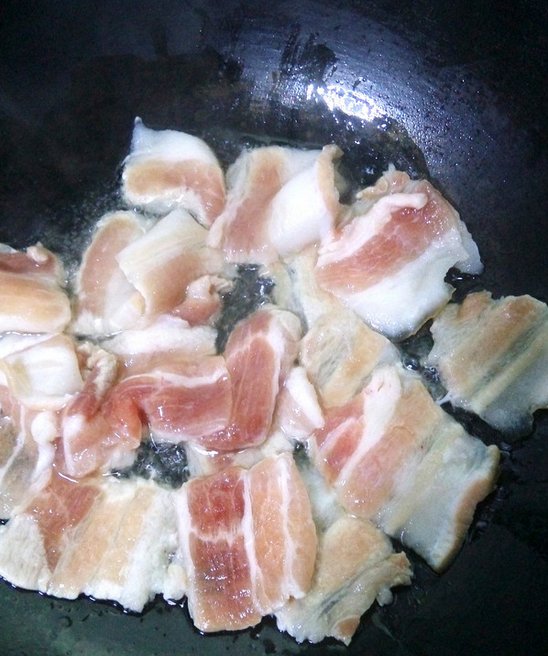东北酸菜炒五花肉步骤3