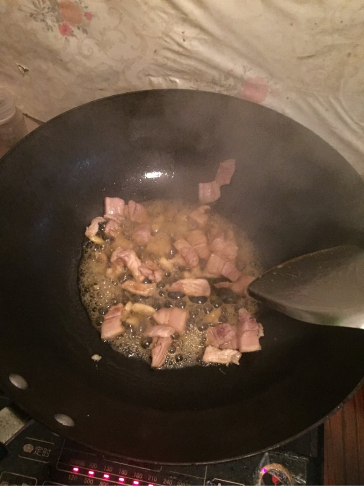青红辣椒炒肉步骤3