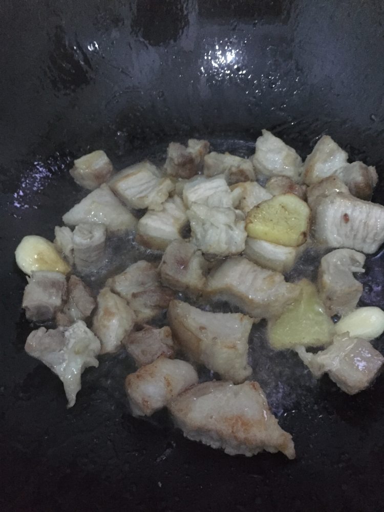五花肉焖土豆步骤2