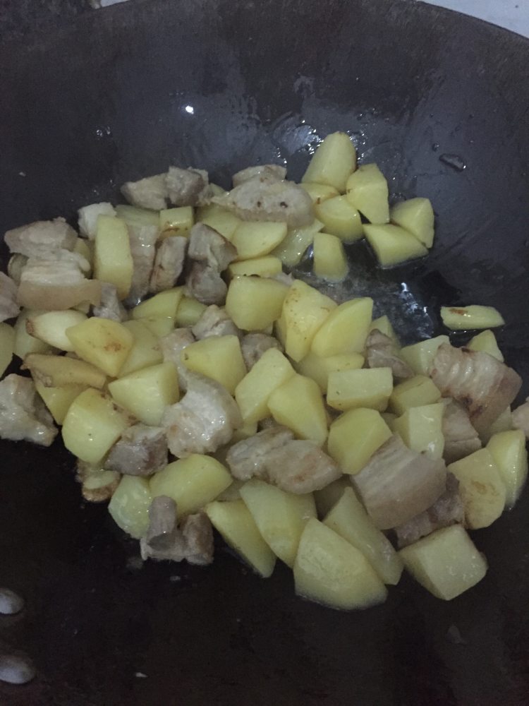 五花肉焖土豆步骤3