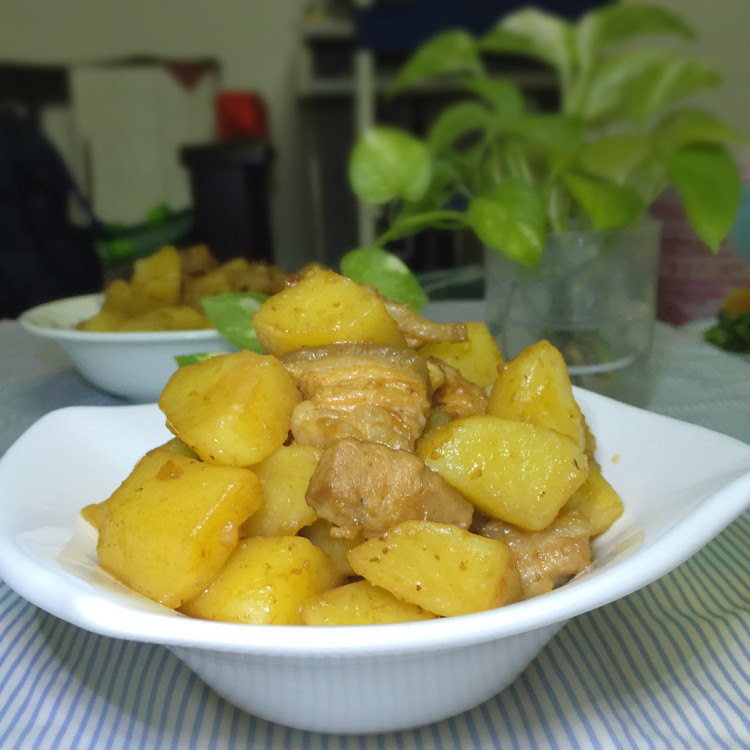 五花肉焖土豆步骤6