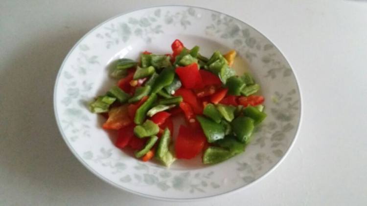 双椒甜面酱炒菜花步骤3