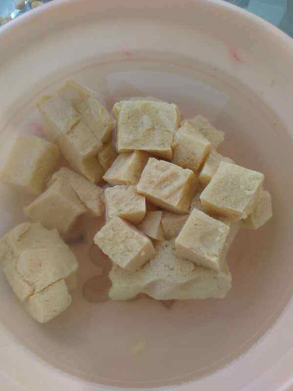 五花肉白菜粉条炖冻豆步骤2