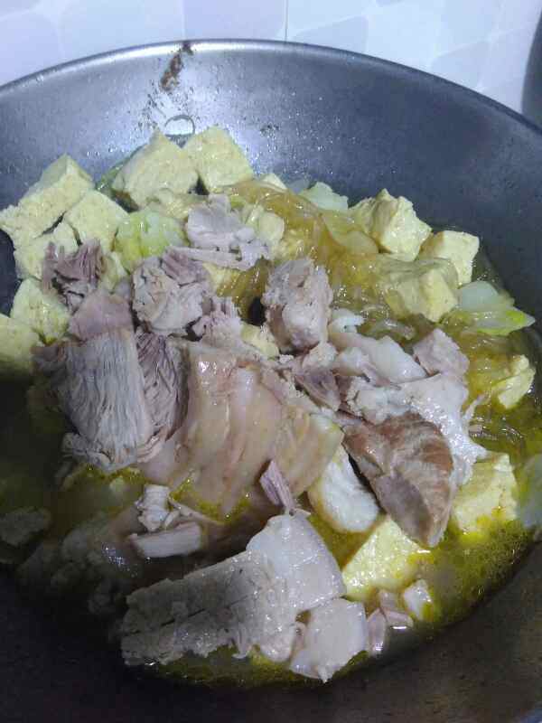 五花肉白菜粉条炖冻豆步骤10