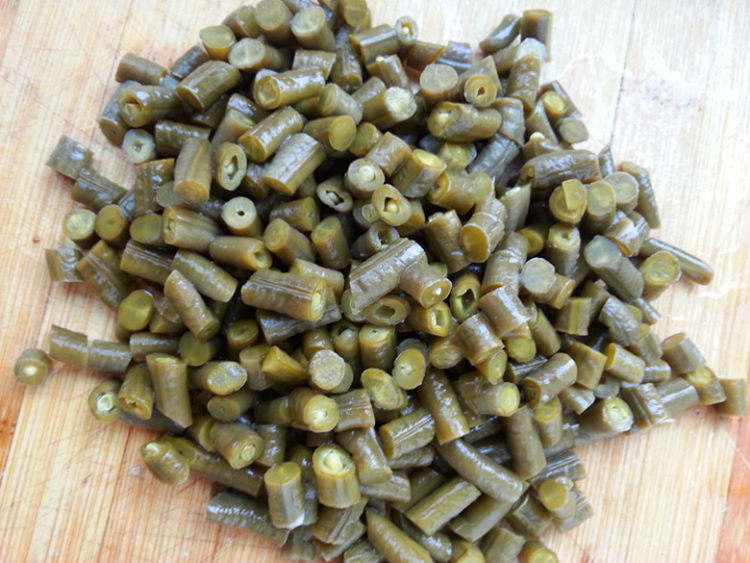 酸豆角肉丁炒粉条步骤5