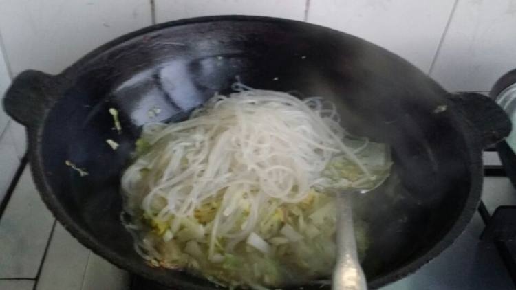 大白菜炖粉条步骤4