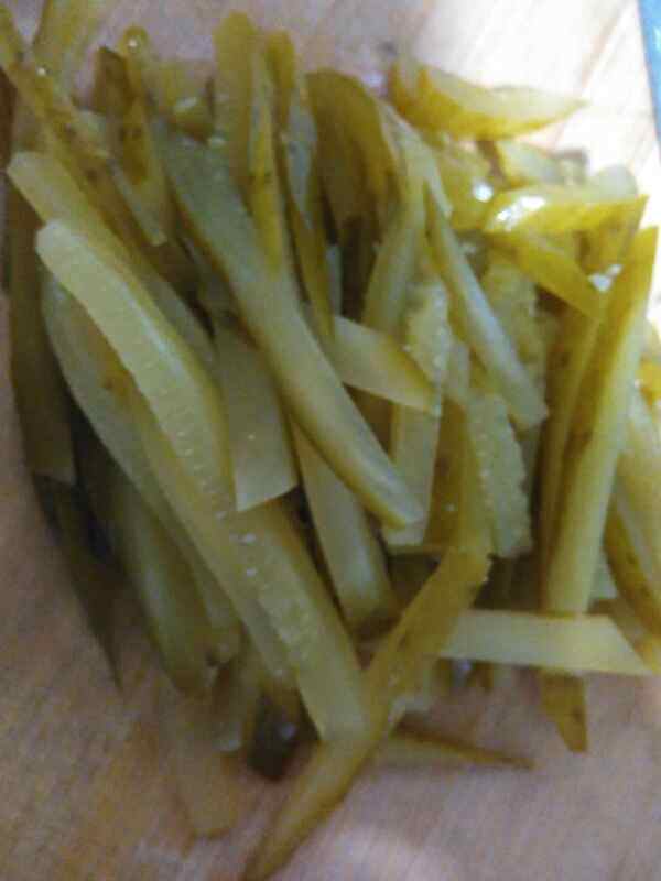 酸黄瓜肉丝步骤2