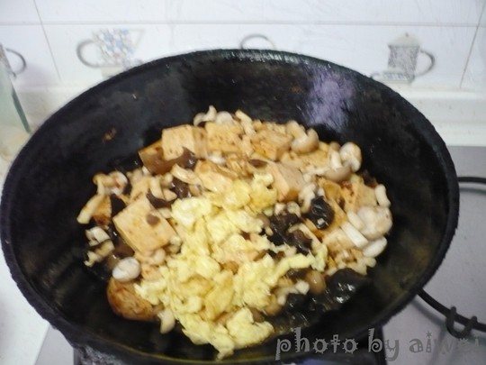 虾酱炒豆腐步骤10
