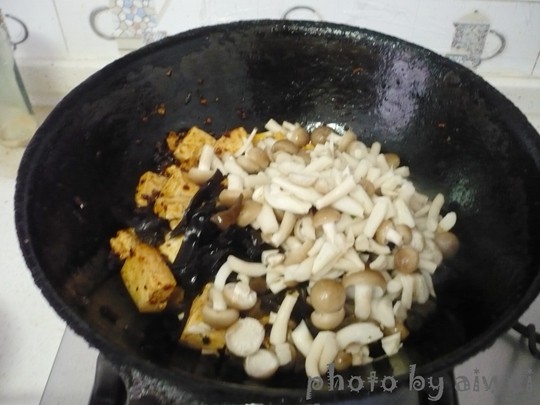 虾酱炒豆腐步骤9