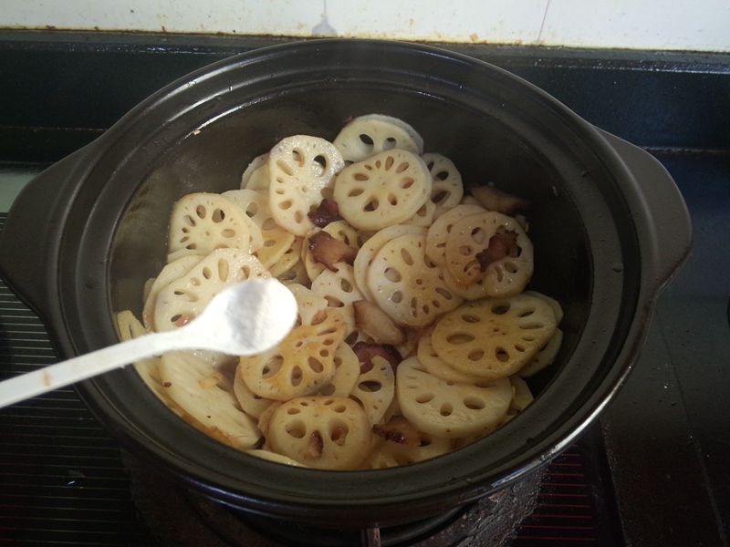 腊肉炒藕片步骤9