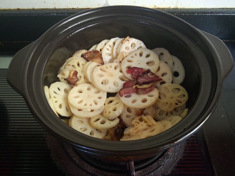 腊肉炒藕片步骤7