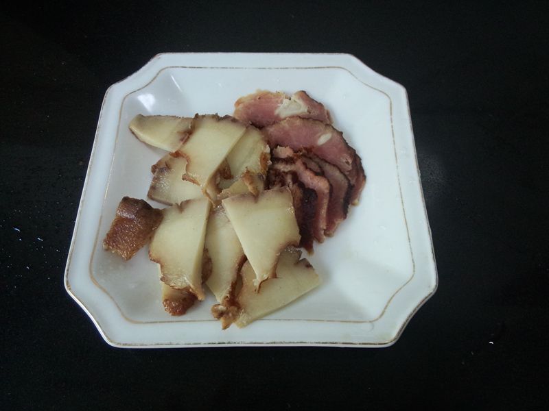腊肉炒藕片步骤3