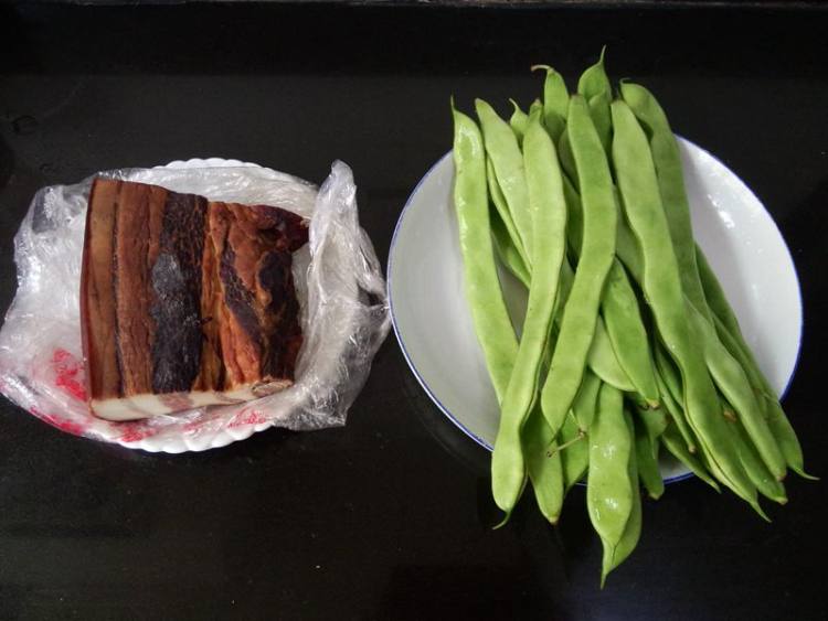腊肉炒芸豆步骤1