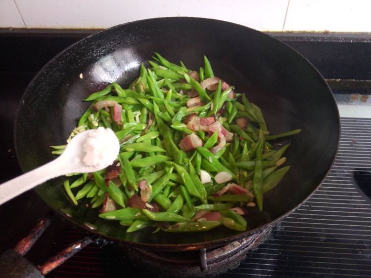 腊肉炒芸豆步骤8