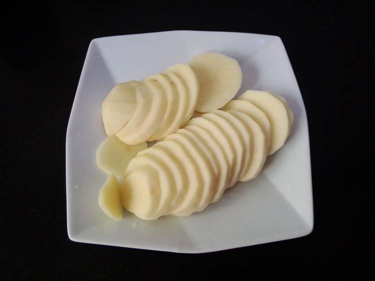 腊肉蒸土豆步骤2
