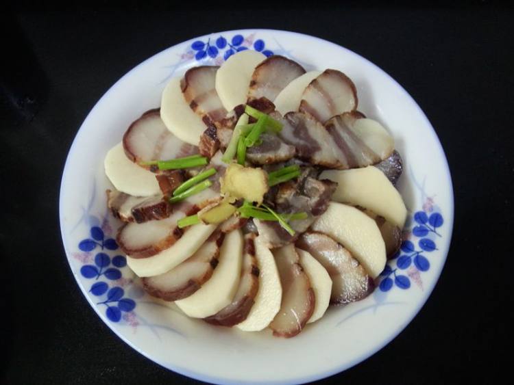 腊肉蒸土豆步骤5
