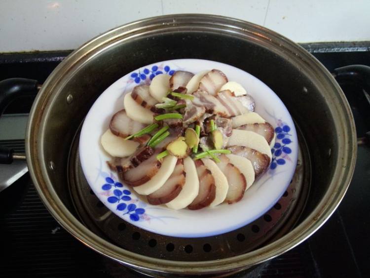 腊肉蒸土豆步骤7