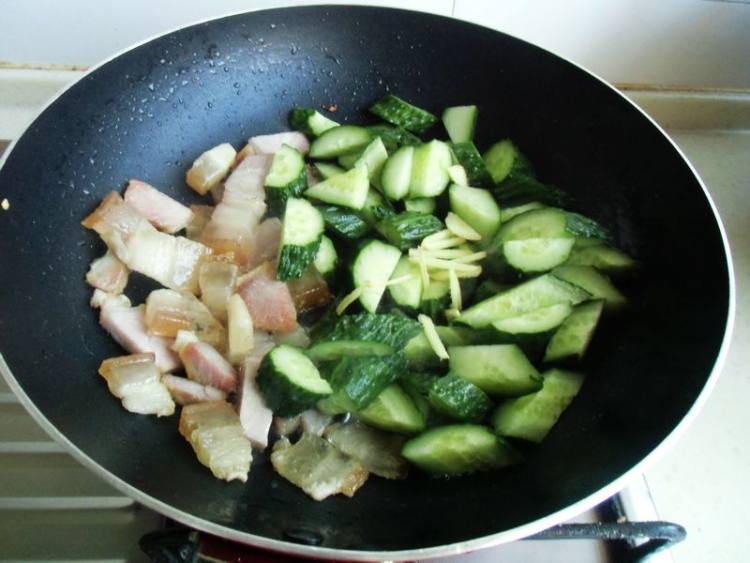 咸肉焖黄瓜步骤7
