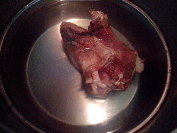 花生米煲腊肉步骤3