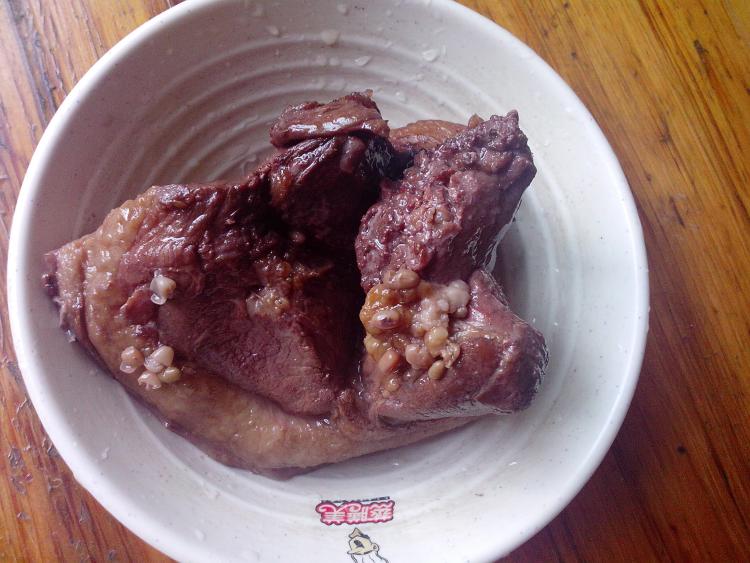 花生米煲腊肉步骤8
