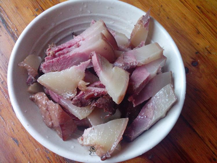 花生米煲腊肉步骤9