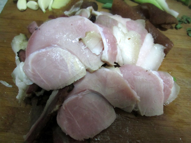腊肉炖熏干步骤2