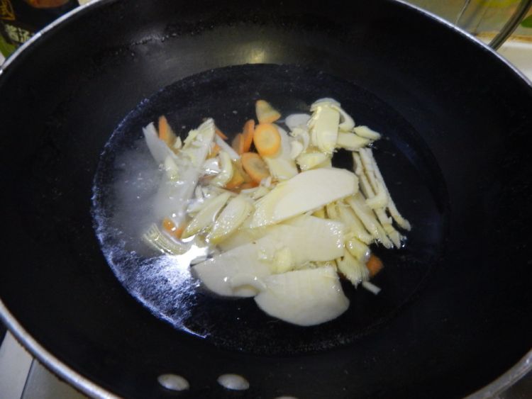春笋炒腊肉步骤3