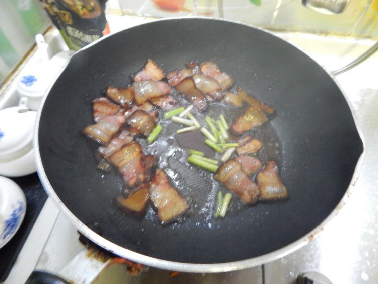 春笋炒腊肉步骤5