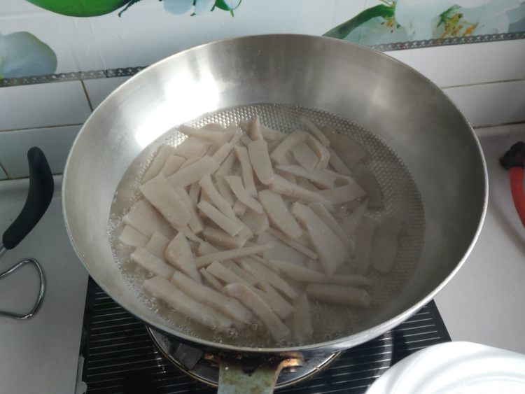 腊肉烧魔芋步骤2