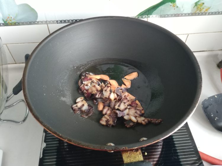 腊肉烧魔芋步骤3