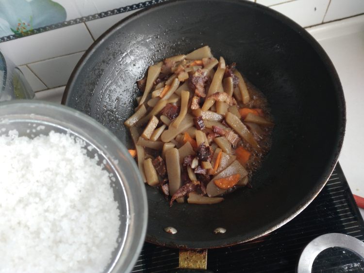 腊肉烧魔芋步骤7
