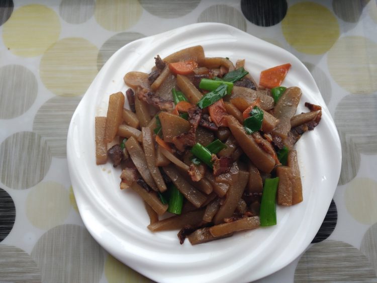 腊肉烧魔芋步骤9