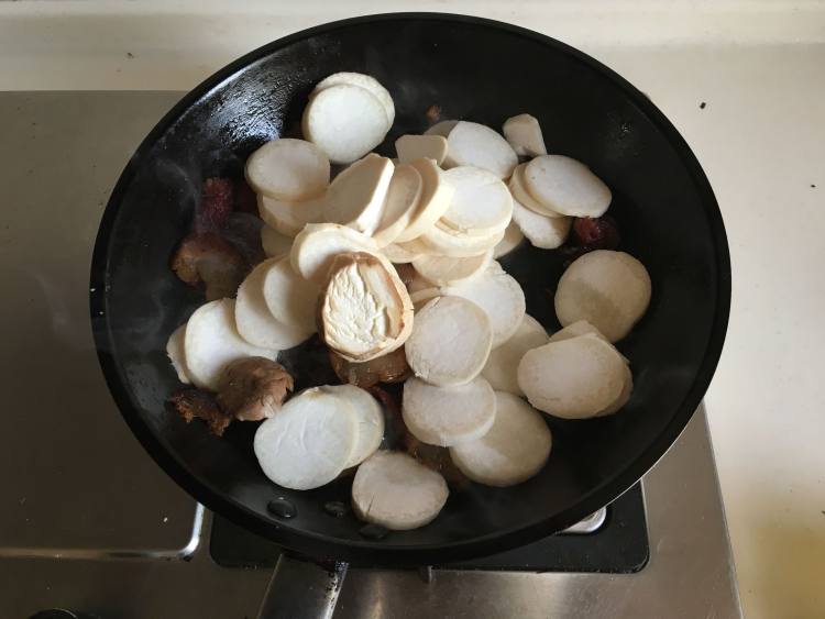 腊肉炒杏鲍菇步骤4