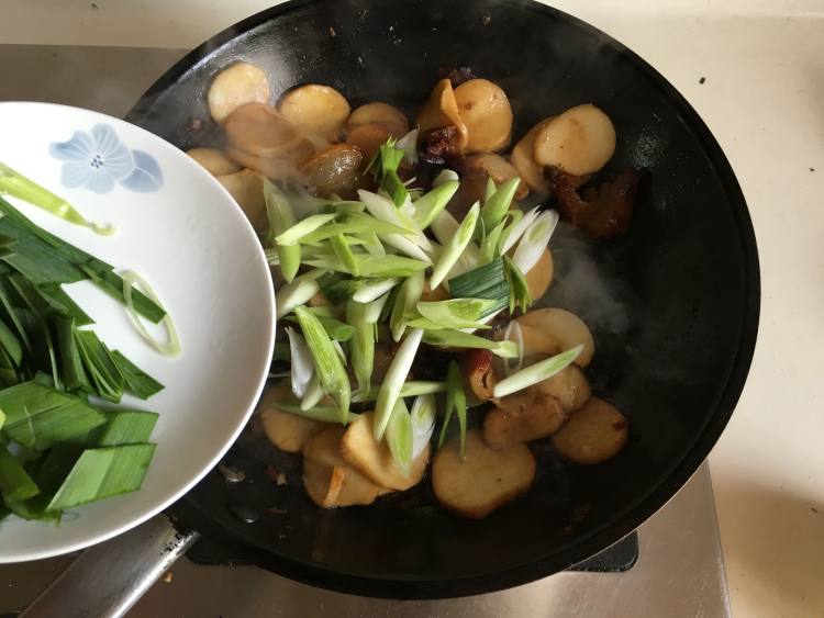腊肉炒杏鲍菇步骤7