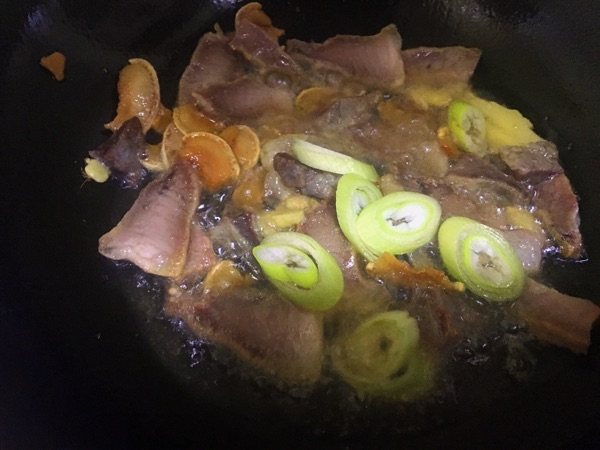 萝卜炖腊肉步骤6