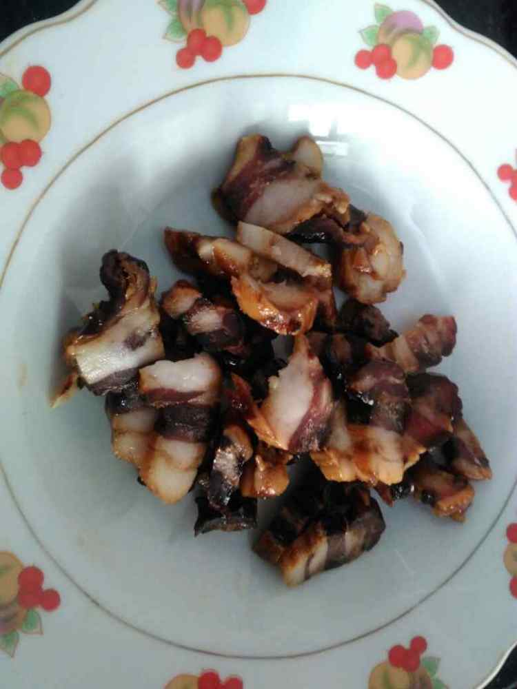 蒜苗炒腊肉步骤2
