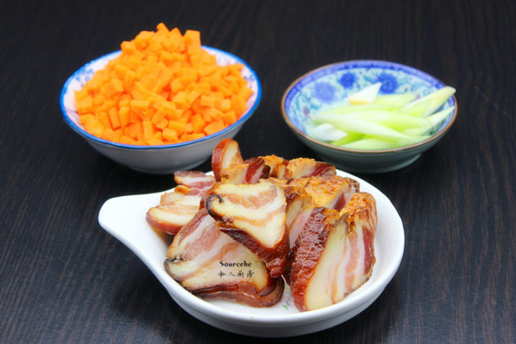 腊肉焖饭步骤3