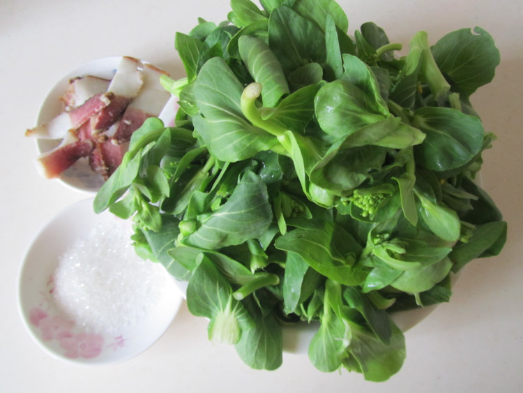 腊肉炒白菜苔步骤1