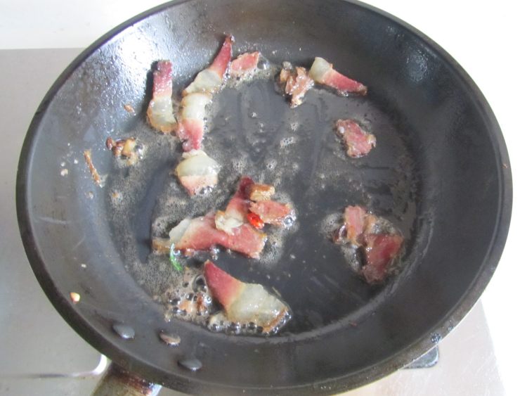 腊肉炒白菜苔步骤3