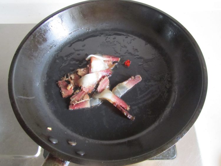 腊肉炒白菜苔步骤2