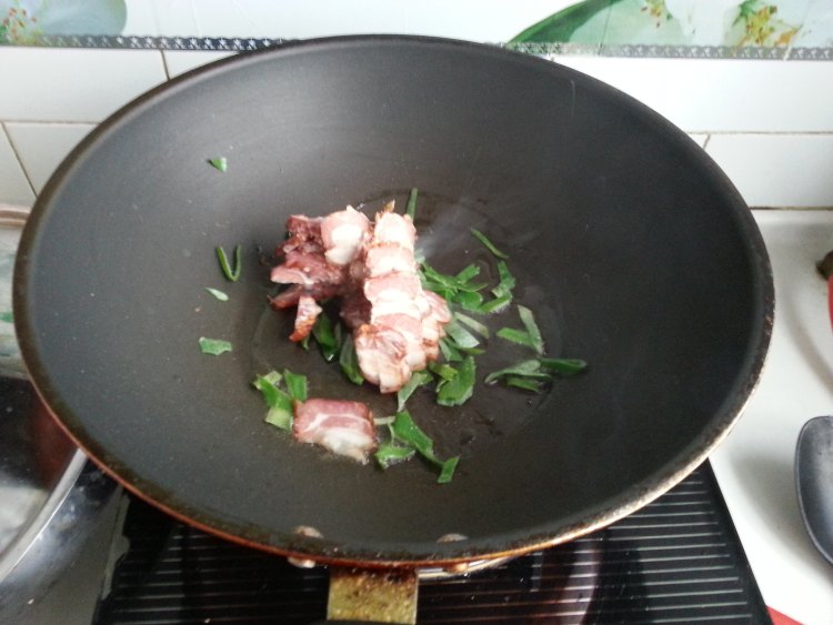 腊肉炒茭白步骤6