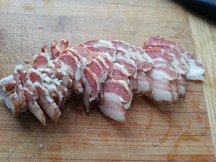 腊肉炒茭白步骤4