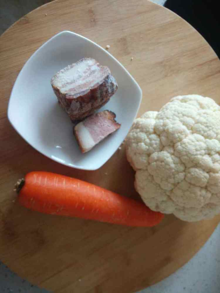 腊肉炒菜花步骤1