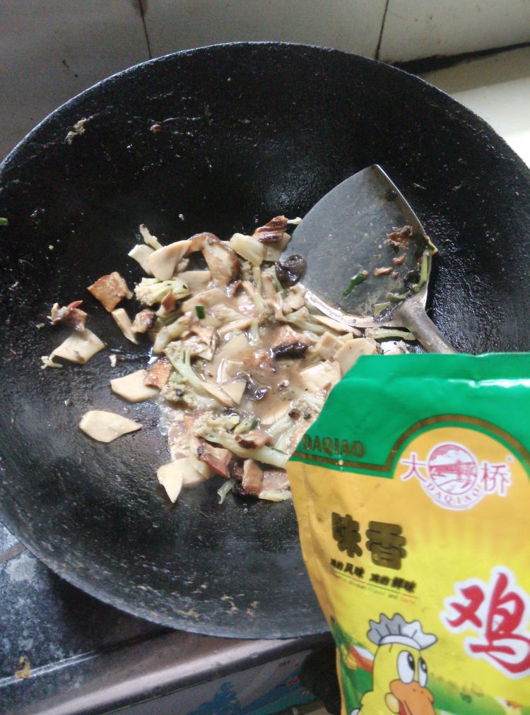 花菜炒杏鲍菇步骤4