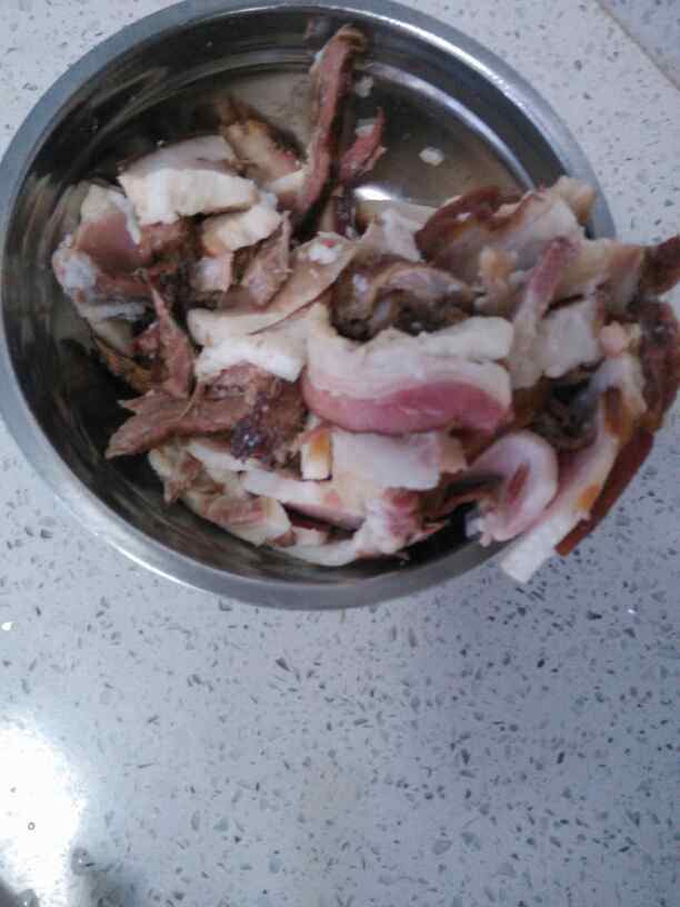 芹菜豆干炒腊肉步骤3