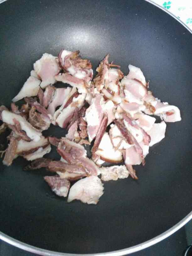 芹菜豆干炒腊肉步骤4