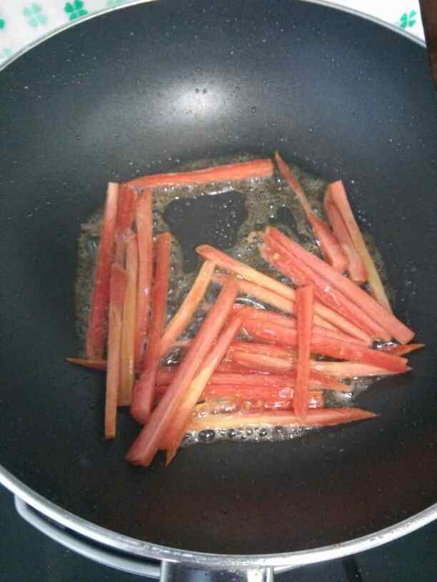 芹菜豆干炒腊肉步骤5
