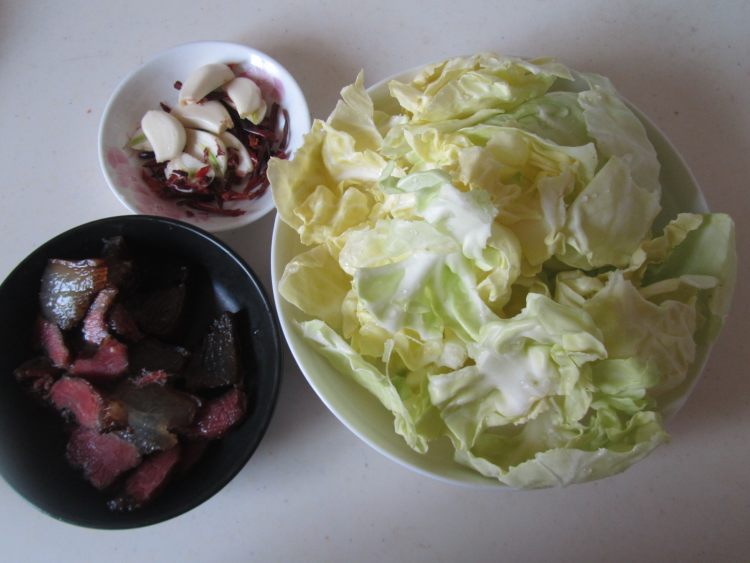 腊肉炒手撕包菜#本味步骤2