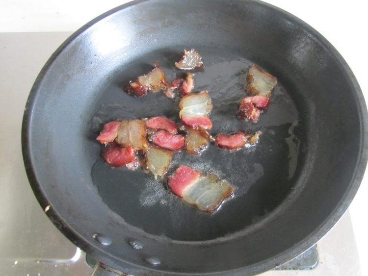 腊肉炒手撕包菜#本味步骤3